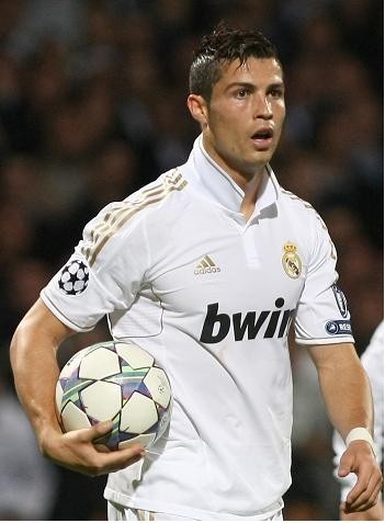 历史得分榜前十现役占三席：詹姆斯第一&KD第八&哈登第十（历史得分前十现役三人上榜：詹姆斯居首，杜兰特第8，哈登第10）