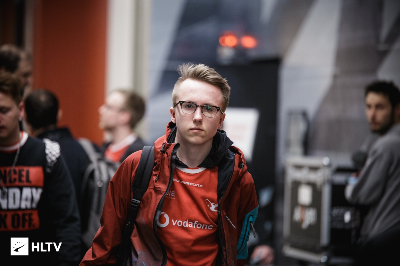 Cat女坦光芒四射带队翻盘 kakao大树发狂 乐言队先拿赛点