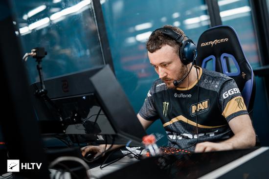 记者谈Yagao暂时顶替Scout参赛：拳头这已经属于放海了，顶格优待!!!!